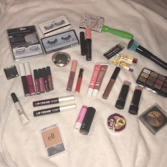 HUDA BEAUTY Other - Makeup Bundle - Free gift w purchase!